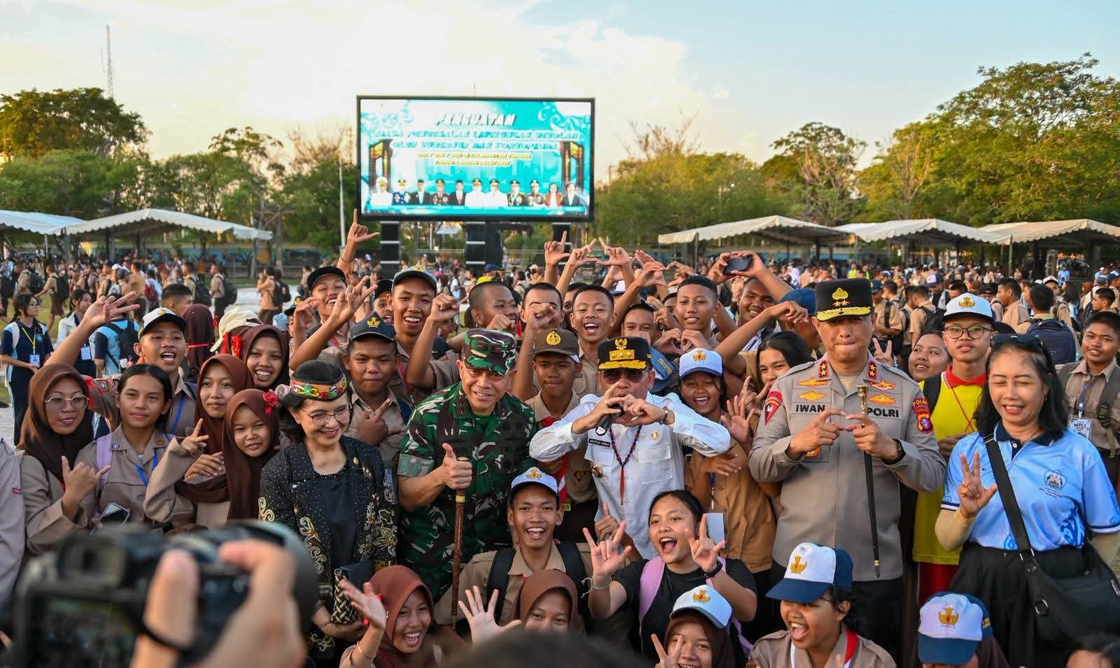 Gubernur Agustiar Sabran Tekankan Pendidikan Karakter saat MPLS