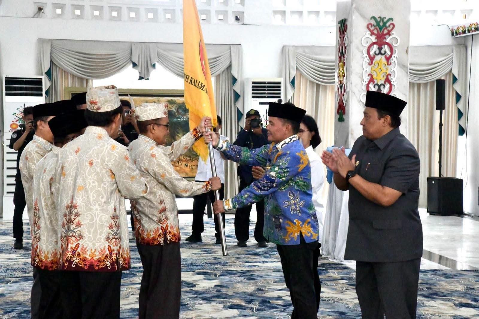 Gubernur Agustiar Lepas Kafilah Kalteng ke MTQN XXXI