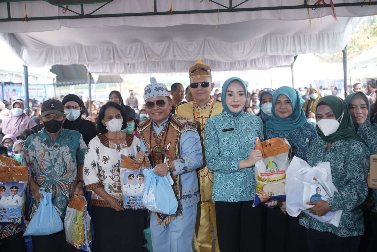 Gubernur Salurkan 6.000 Paket Sembako untuk Warga Barsel